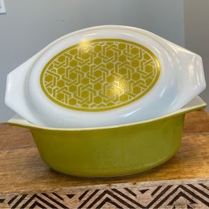 Vintage Pyrex promotional basket weave Verde green 043 casserole and lid